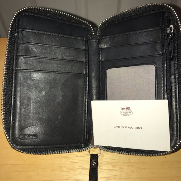Coach Wristlet - Picture 4 of 4